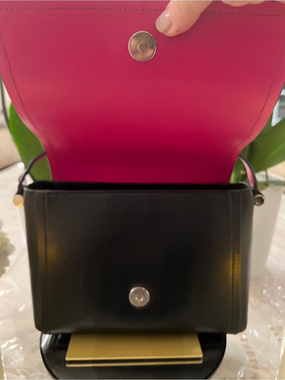 Kate Spade New York Black Leather Flap Crossbody Bag Pink Interior Gold Hardware - Picture 3 of 10